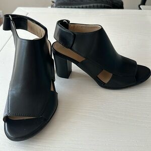 Naturalizer black sandals